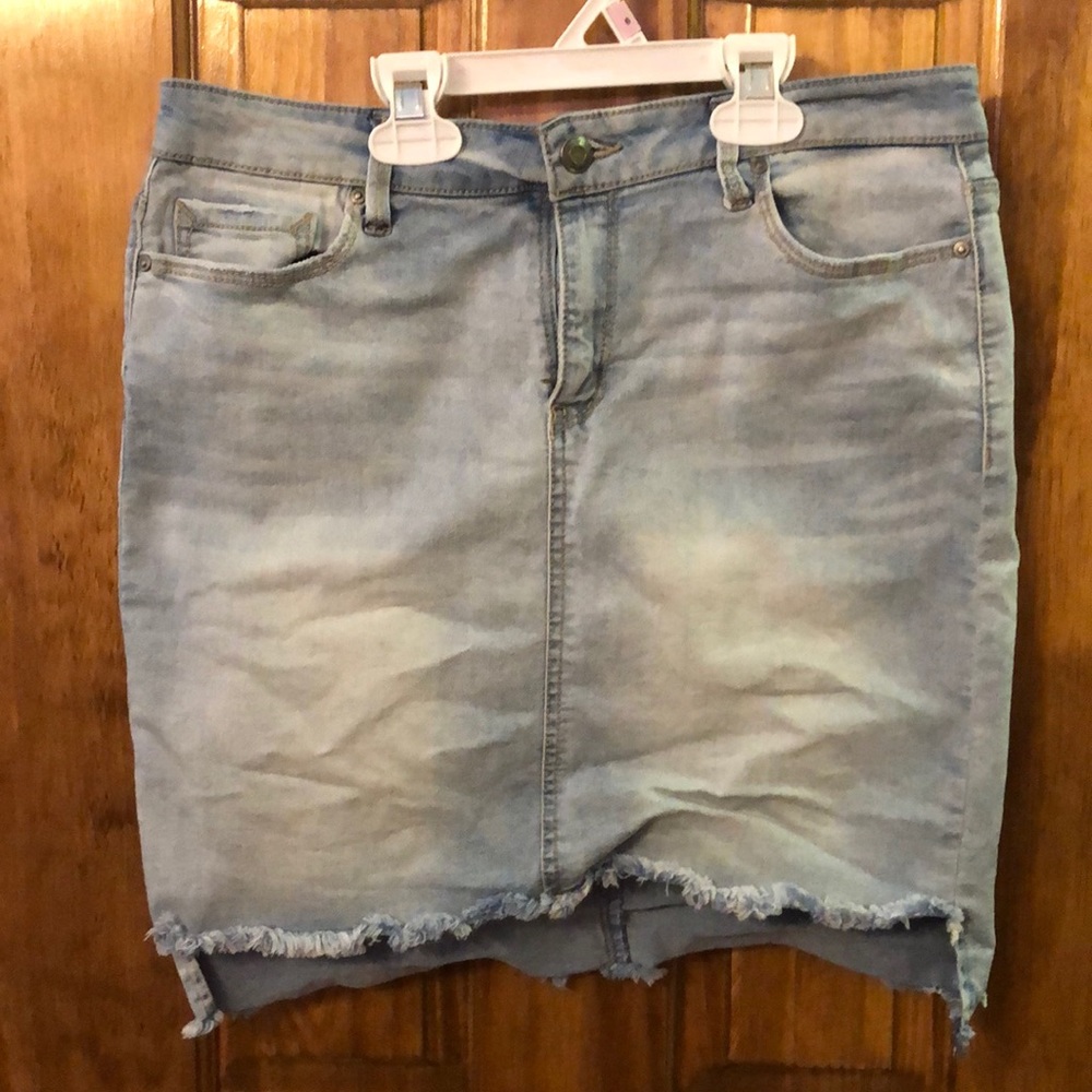 Black daisy jean skirt